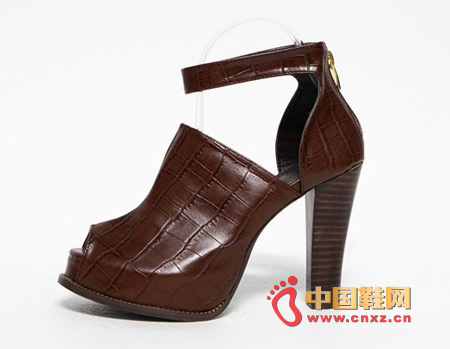 Crocodile leather-like texture, fish mouth hate high, quite modern design