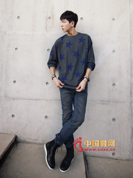 Star pattern relaxed casual T-shirt, loose bat sleeve type, big stars pattern