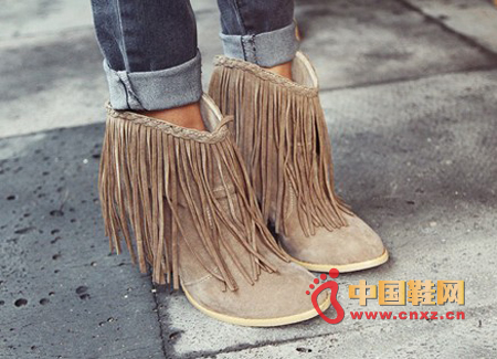 Fringed decorated booties, suede texture, very suitable for autumn and winter wear a single product