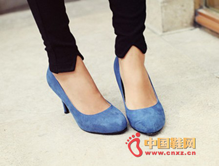 Cute little round high heels, comfortably low-heeled and comfortable to wear, texture of artificial suede