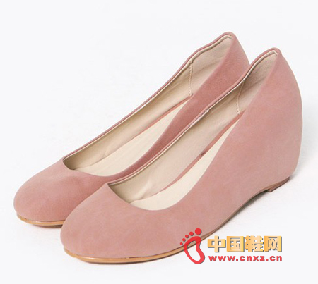 Designed with a simple pink wedge heel for a variety of styles