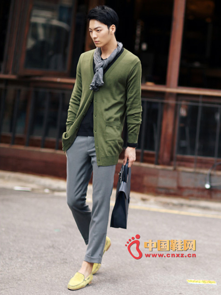 Simple long knit sweater, simple and comfortable long-sleeved, simple T-shirt and curled trousers