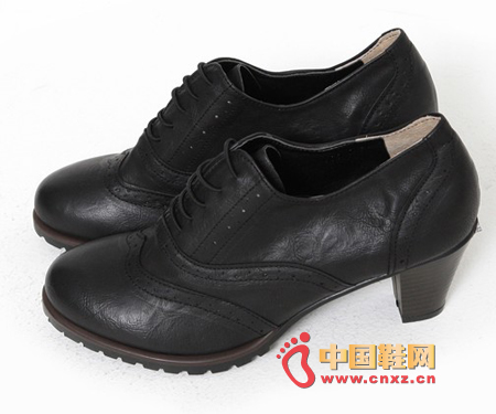 The simple design of Oxford high-heeled shoes, the carving process gives the overall increase in highlights, pointed design, increased light pleasure.