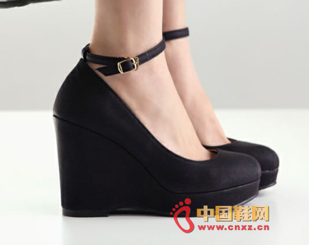 Classic elegant slope with ankle shoes