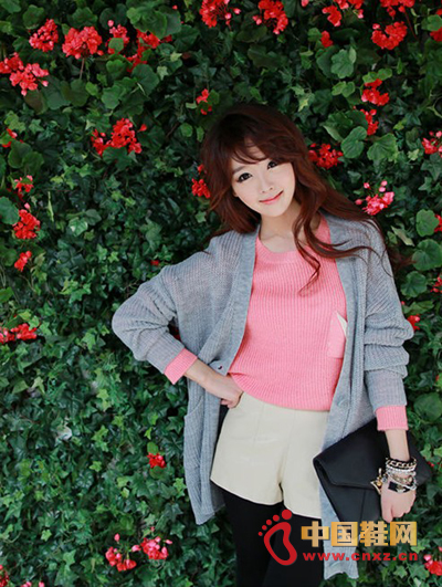 Pink round neck sweater with high waist shorts, looks chic and stylish