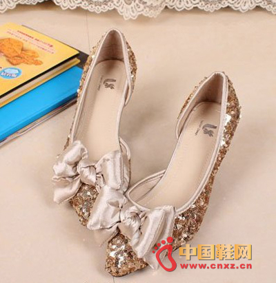 Temperament style pointed high-heeled shoes, sparkling sequins, bow decoration, wear beautiful.