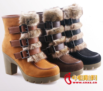 Continuous buckle design plus fur application highlights individual footwear