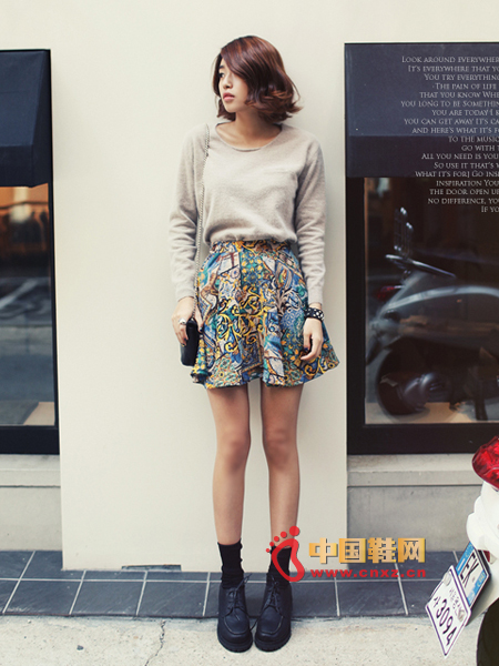Comfortable knitwear with high-waist skirt, A-shaped umbrella skirt version, waist and then the lower body slender