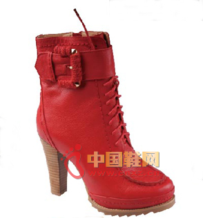The red enthusiasm is full of fire, the high heels are noble, and with the buckle design at the ankle, the whole pair of booties is as bright as a fiery fire.