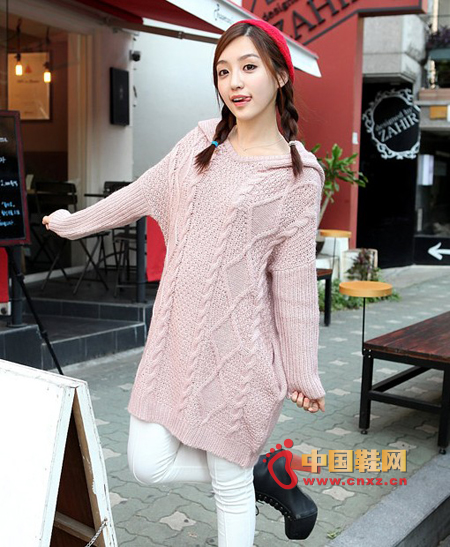 Pink thick loose sweater, most suitable for autumn and winter clothing dress up