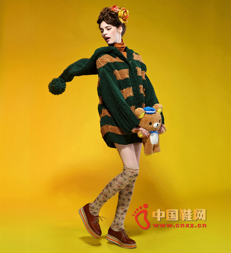Dalian cap nostalgic sweater, striped stitching hit color, increase the sense of college