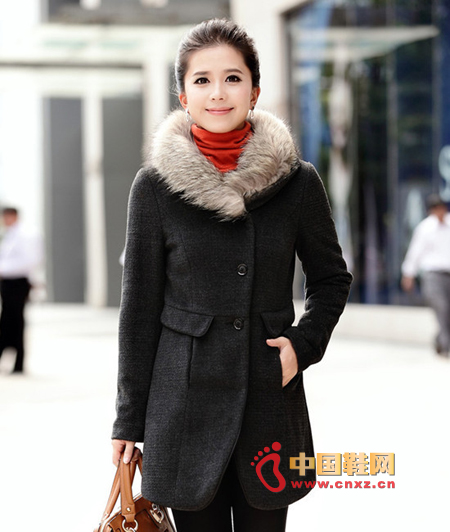 Luxurious fur collar design, soft texture, care of the neck. Stereotyped version