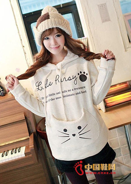 Chic sweater, big pocket stitching in the body is very characteristic