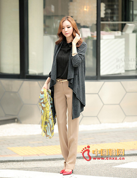 Grey knit sweater, like a shawl, the trend is unconventional, irregular design