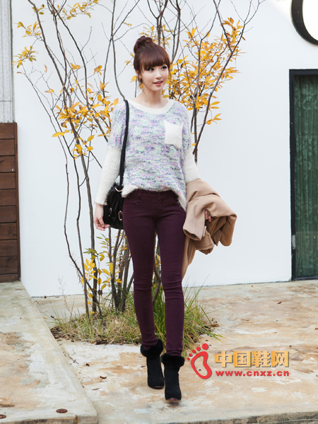 Stitching knits, loose fit, very comfortable, with slim fit pants and booties