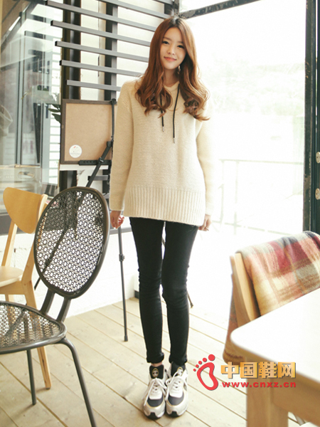 Cute knitted hoodie, loose version, lovely and cute, there is a certain warmth