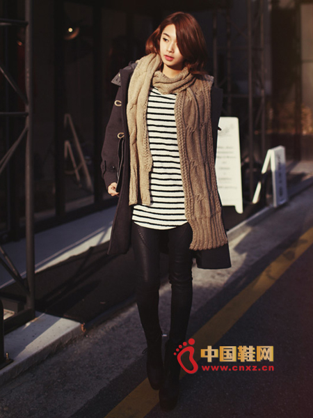 Long striped T with leather slim pants, showing a handsome feminine,