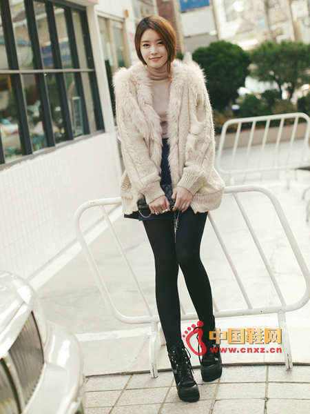 Fur and knit stitching jackets are naturally casual.