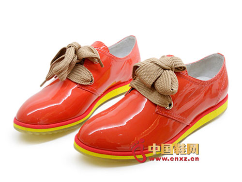 Orange mirror leather with yellow soft outsole, full of youthful vitality.