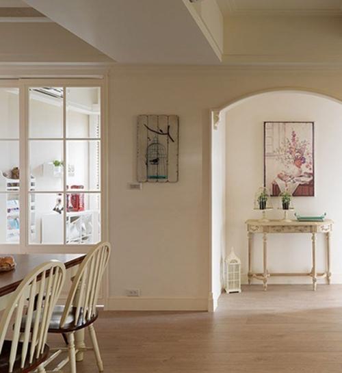 Light brown parquet to create an authentic American style home