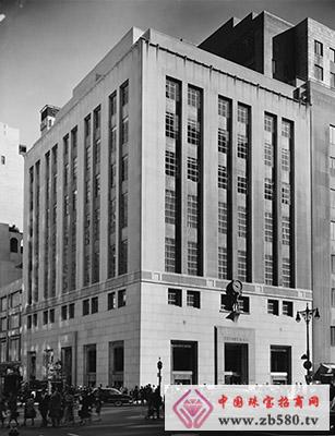 In 1940, the extraordinary Tiffany flagship store opened at the intersection of Fifth Avenue and 57th Street in New York.