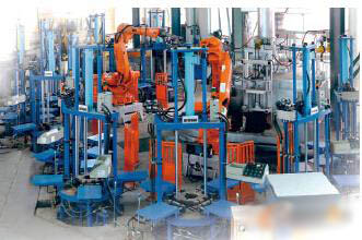 Circumferential industrial robot gravity casting automation unit