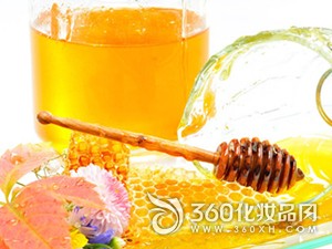 Honey has a good cosmetic effect. It is the correct way to eat honey.