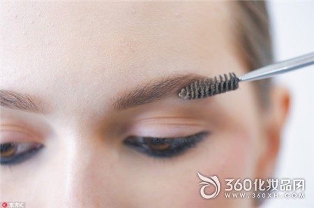 Eyebrow volume, eyebrow makeup, eyebrow pencil