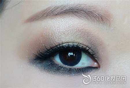Personality Bad Girl Makeup Devil Makeup High Cold Eye Shadow MAC Soft Mist Powder 6