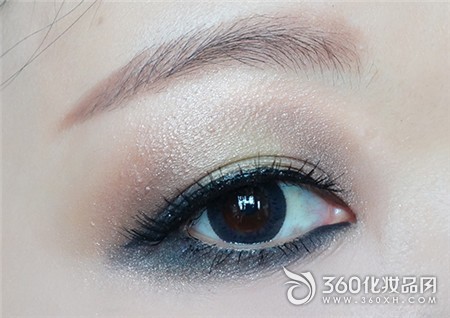 Personality Bad Girl Makeup Devil Makeup High Cold Eye Shadow MAC Soft Mist Powder 7