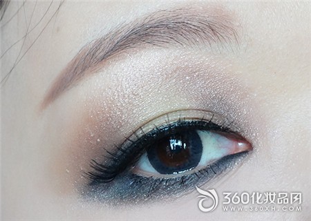 Personality Bad Girl Makeup Devil Makeup High Cold Eye Shadow MAC Soft Mist Powder 8