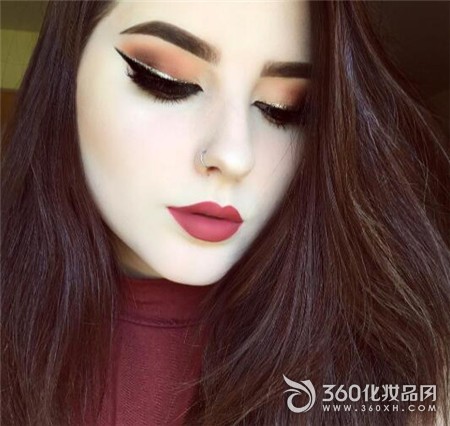 The partyâ€™s bangs use this sparkling eyeliner 2