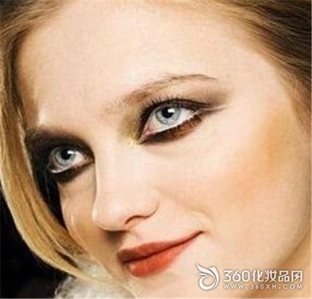 Smoky makeup orange lip makeup eye shadow eyelid mascara