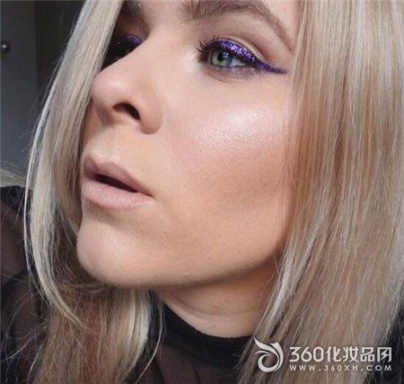 The partyâ€™s bangs use this sparkling eyeliner 6