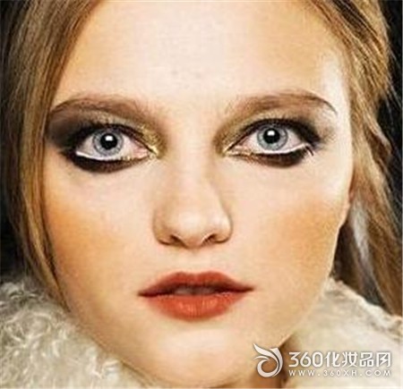 Smoky makeup orange lip makeup eye shadow eyelid mascara