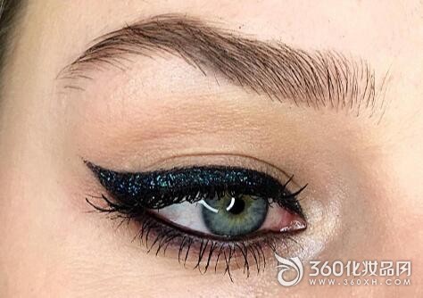 The partyâ€™s bangs use this sparkling eyeliner 9