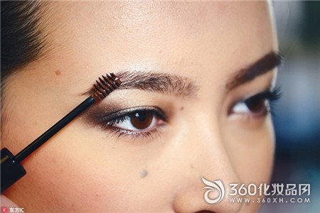 Eyebrow volume, eyebrow makeup, eyebrow pencil