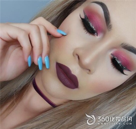The partyâ€™s bangs use this sparkling eyeliner 11