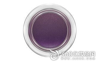The partyâ€™s bangs use this sparkling eyeliner 13
