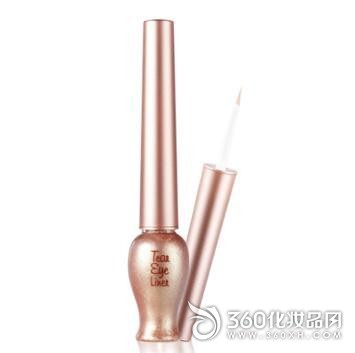 The partyâ€™s bangs use this sparkling eyeliner 15