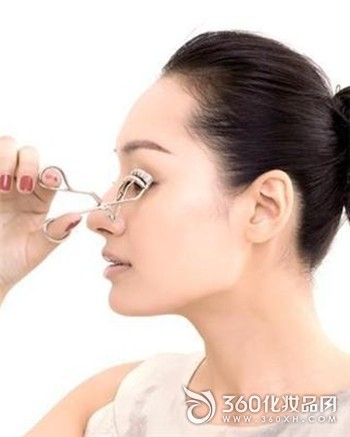 Secret eyelash curler correct use