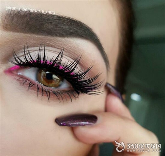 Post the false eyelashes into the size of the eye 11
