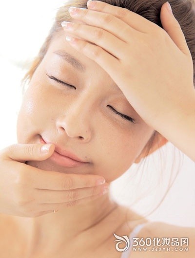 Add white vinegar OR beer, you need to master the correct method of washing your face.