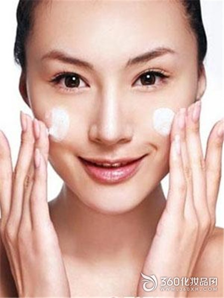 Gentle exfoliating facial cleanser oily skin oil secretion clogged pores dull complexion