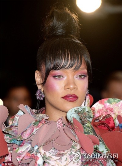 Riri micro makeup