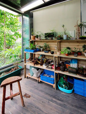 The balcony turns into a garden.