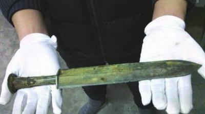 Zhoukou, Henan, unearthed more than 2000 years ago, the bronze sword is still cold and pressing (Figure)