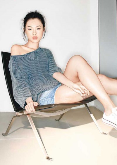 Fashion brand ck one: aroma filled the neutral tone