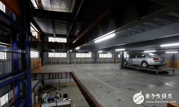 The world's first robot parking garage unveiled Wechat reservation parking space