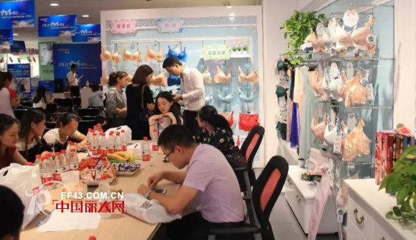è¯—å©·SITIå“ç‰Œé‡åº†ç«™17å¤ç§‹æ–°å“å‘å¸ƒæš¨è¥é”€å³°ä¼šåœ†æ»¡å¬å¼€